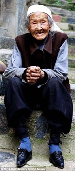 Tục bó chân "ba tấc sen vàng" ở Trung Quốc - 4 Đôi giày nhỏ dành cho đôi chân nhỏ.