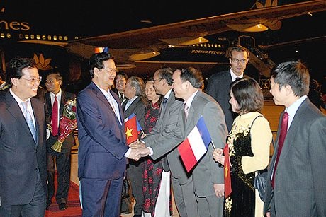 Thủ tướng Nguyễn Tấn Dũng tới Paris - 2 Thủ tướng Nguyễn Tấn Dũng tới Paris