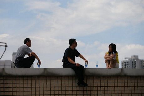 Đòi tự tử vì phẫu thuật nâng ngực bị hỏng - 4 Người phụ nữ đã đi xuống sau vài giờ cố thủ trên nóc bệnh viện.