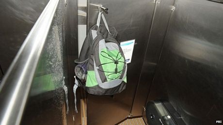 Chiếc balô sau đó bị bỏ lại tại một nhà vệ sinh nam.