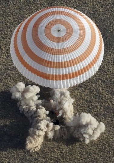 Công nương Anh Catherine rạng rỡ cùng chồng, Hoàng tử William, tham dự một sự kiện từ thiện.