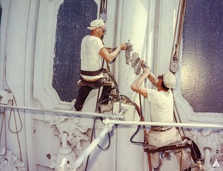 Trụ sở quốc hội Mỹ qua năm tháng - 9 Các công nhân đang sửa chữa Điện Capitol vào năm 1960.