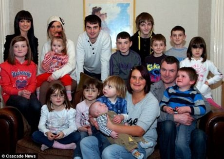 Đại gia đình của vợ chồng Sue Radford và Noel.