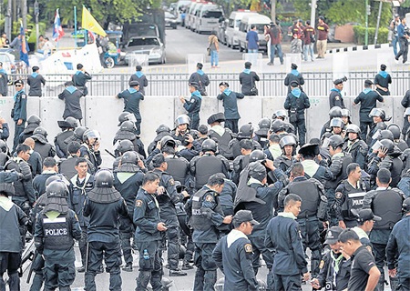 Người biểu tình Thái Lan chiếm giữ khu vực gần Quốc hội