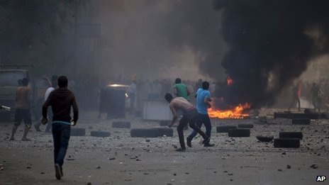 Bạo lực lại bùng phát ở Ai Cập, ít nhất 50 người chết - 1 Bạo lực trên đường phố của thủ đô Cairo.