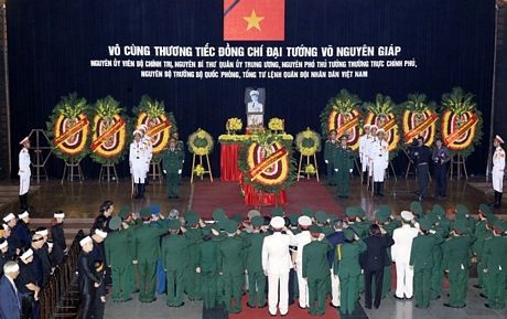 Biển người đưa tiễn Tướng Giáp trên báo nước ngoài