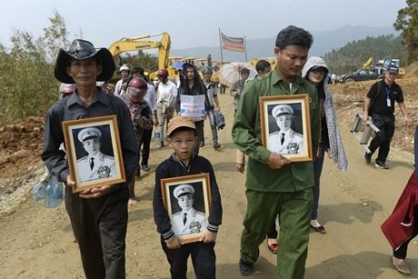 Người Hà Nội đã đổ ra đường để tiễn đưa Tướng Giáp về quê hương Quảng Bình.