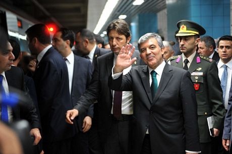 Việc khởi công đường hầm bắt đầu vào năm 2004 nhưng dự án đã bị trì hoãn do công tác khảo cổ.