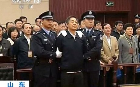 10 sự kiện châu Á đáng chú ý nhất năm 2013 - 10 ... và tỏ ra bình tĩnh khi nghe phán quyết của tòa.