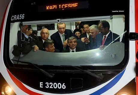 Việc khởi công đường hầm bắt đầu vào năm 2004 nhưng dự án đã bị trì hoãn do công tác khảo cổ.