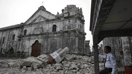 Những hình ảnh ấn tượng tuần qua - 5 Thị trưởng London Boris Johnson ngắm Hồng Kông từ trên cao trong khuôn khổ chuyến thăm Trung Quốc.