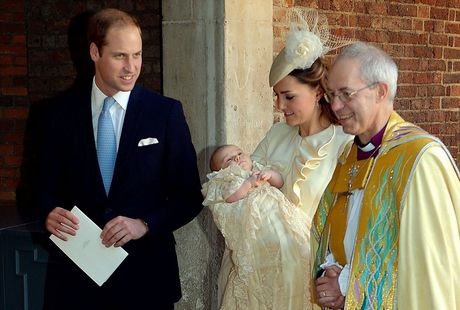 Tổng giám mục xứ Canterbury Justin Welby làm lễ rửa tội cho Hoàng tử George.
