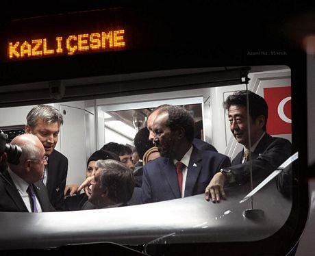 Việc khởi công đường hầm bắt đầu vào năm 2004 nhưng dự án đã bị trì hoãn do công tác khảo cổ.