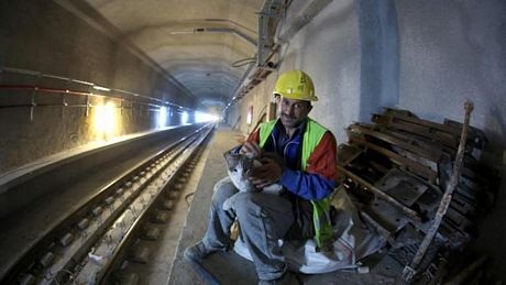 Việc khởi công đường hầm bắt đầu vào năm 2004 nhưng dự án đã bị trì hoãn do công tác khảo cổ.