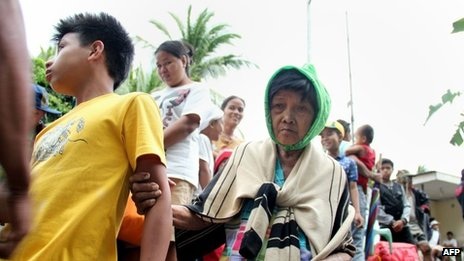 Siêu bão Haiyan càn quét miền trung Philippines - 3 Hàng nghìn người ở miền trung Philippines đã được sơ tán trước khi bão đổ bộ.