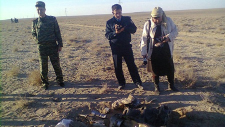 Phát hiện mảnh vỡ tàu vũ trụ bí ẩn ở Kazakhstan - 2 Các mảnh vỡ tàu vũ trụ được tìm thấy.