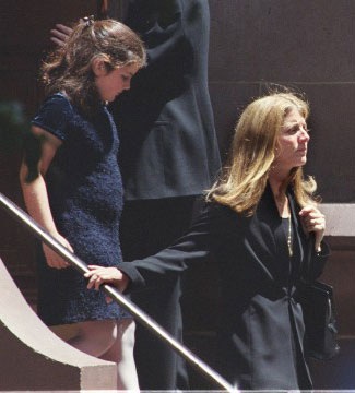 Đến năm 1986, Caroline kết hôn với Edwin Schlossberg.