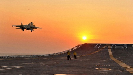 J-15 chỉ có thể cất cánh trong điều kiện thời tiết lý tưởng.