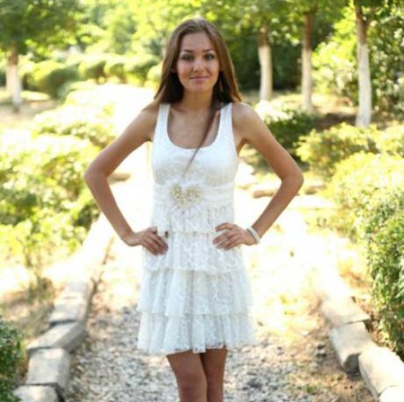 Thiếu nữ có cột sống xoắn hình chữ S - 1 Vóc dáng người mẫu của Leanne Roberts.