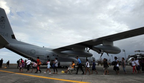 ... tàu tiếp tế USNS Charles Drew cũng được điều động cho chiến dịch cứu trợ tại Philippines.