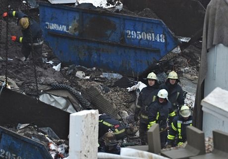 Hiện trường vụ sập siêu thị kinh hoàng ở Latvia, 43 người chết