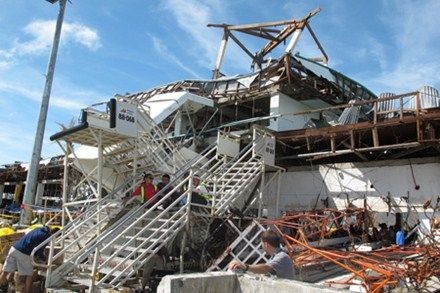 Sân bay Daneil Z.Romualdez ở TP.Tacloban hoang tàn sau bão.