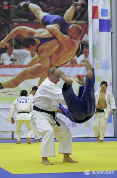 Tổng thống Putin mạnh mẽ trên võ đài - 9 Nhà lãnh đạo Nga tung một cú đánh uy lực.