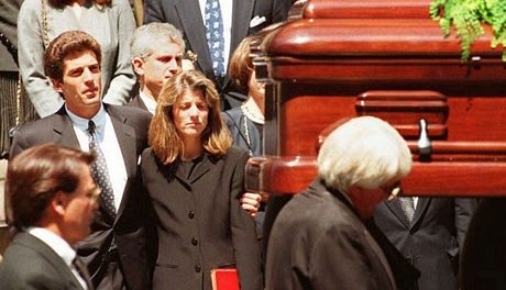 Đến năm 1986, Caroline kết hôn với Edwin Schlossberg.