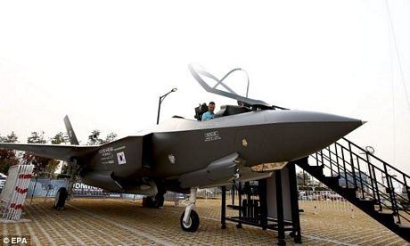 Các quan chức quân sự cấp cao và CEO của các tập đoàn lớn từ 45 quốc gia cũng tham dự sự kiện.