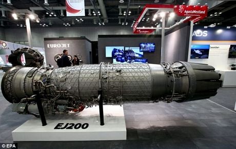 Khu vực trưng bày một động cơ máy bay chiến đấu EuroJet 200.