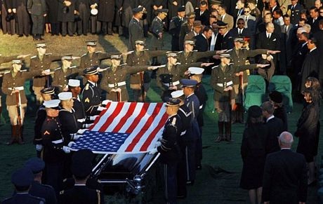 Biển người đưa tiễn John F Kennedy nửa thế kỷ trước