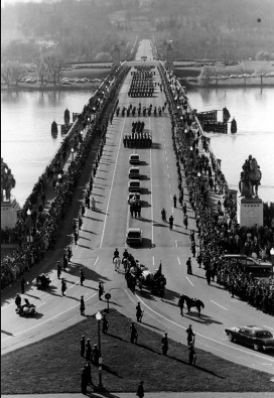 Biển người đưa tiễn John F Kennedy nửa thế kỷ trước