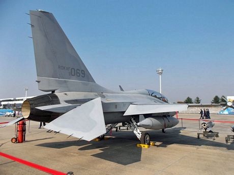 Máy bay chiến đấu hạng nhẹ T/A-50 do Hàn Quốc sản xuất.