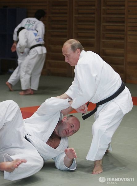 Tổng thống Putin mạnh mẽ trên võ đài - 3 Tổng thống Putin mạnh mẽ trên võ đài