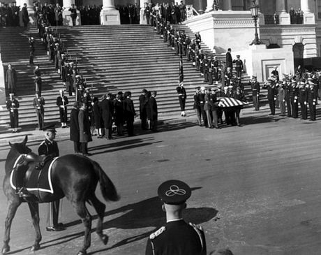 Biển người đưa tiễn John F Kennedy nửa thế kỷ trước