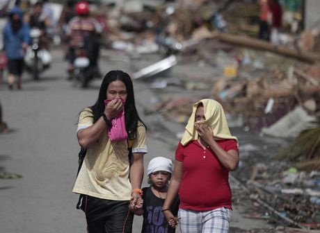 Tổng thống Philippines Aquino cho biết ước tính 2.000-2.500 người đã thiệt mạng do bão Haiyan.