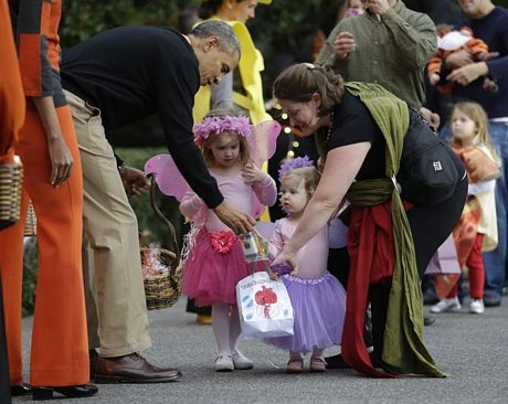 Ước tính, khoảng 5.000 người đã tham dự hoạt động đón mừng lễ Halloween tại Nhà Trắng năm nay.