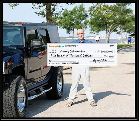 Bàn tay quái dị của người mẫu trên trang mua sắm trực tuyến Simplybe của Anh.