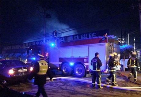 Lực lượng cứu hỏa tại hiện trường.