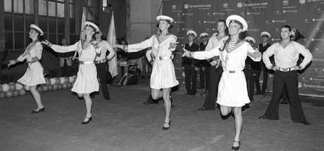 Chương trình văn nghệ tại lễ hạ thủy tàu ngầm Hà Nội.