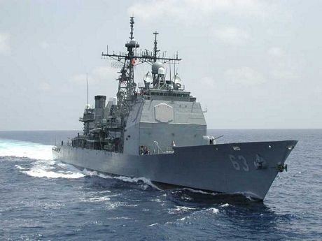 ... và USS Cowpens.