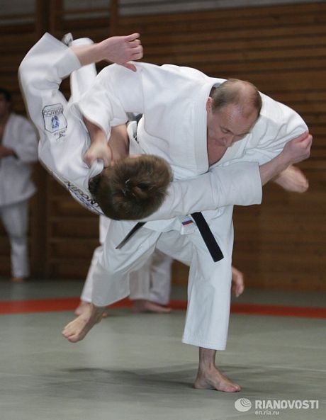 Tổng thống Putin mạnh mẽ trên võ đài - 4 Ông Putin bắt đầu tập sambo (môn võ phổ biến ở Nga) và judo từ năm 11 tuổi.