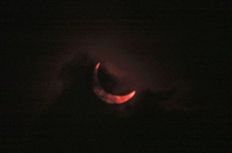 Nhật thực một phần nhìn từ Jerusalem, Israel.