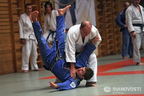 Tổng thống Putin mạnh mẽ trên võ đài - 8 Ông Putin trong một lần luyện võ judo tháng 10/2012.