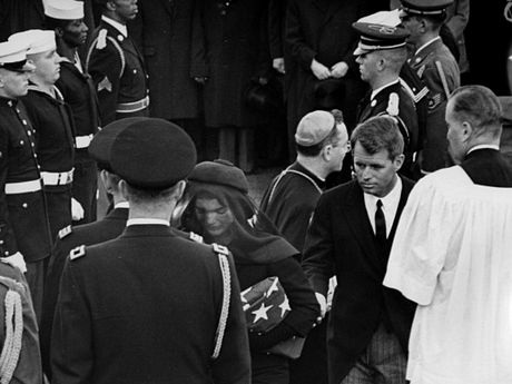 Biển người đưa tiễn John F Kennedy nửa thế kỷ trước