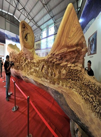 Tuyệt tác điêu khắc trên gỗ dài 12m giành kỷ lục Guinness