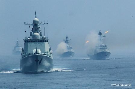 Liên minh Nga-Trung có kiềm chế được Mỹ? - 1 Tàu chiến Trung Quốc diễn tập cùng với Nga trong quốc tập trận Sứ mệnh hòa bình 2013.