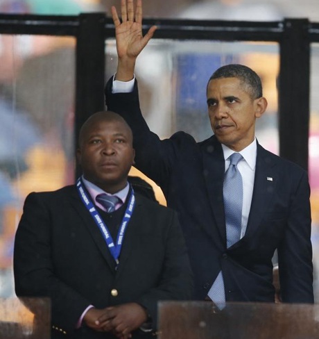 Xác định danh tính phiên dịch giả trong lễ tưởng niệm Mandela