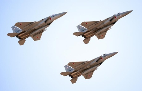 Nhật Bản tăng chi tiêu quốc phòng để mua hàng loạt vũ khí mới - 1 Các máy bay chiến đấu F-15 của Nhật.