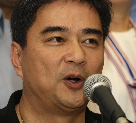 Phe đối lập Thái Lan tẩy chay bầu cử - 1 Lãnh đạo đảng Dân chủ Abhisit Vejjajiva.
